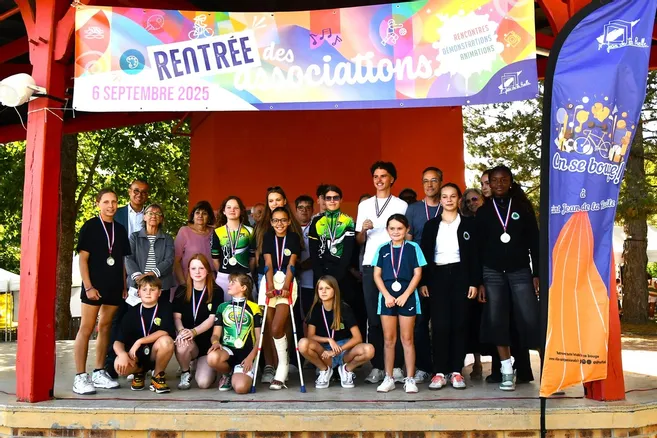 L’équipe vétérans de la section badminton a reçu la traditionnelle coupe Tokyo.