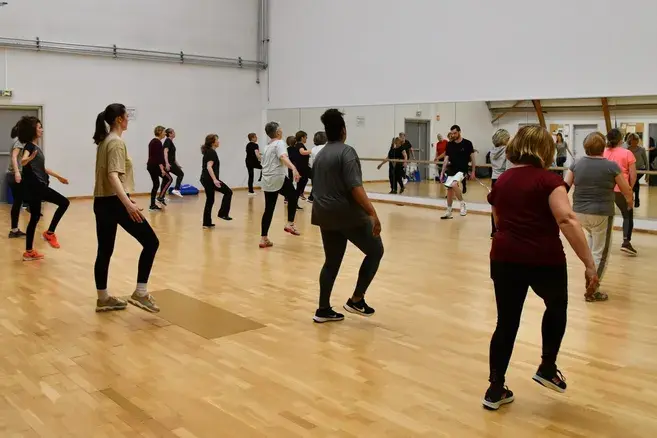 ASJ PRESSE – LA COMBINAISON DU FITNESS ET DE LA DANSE