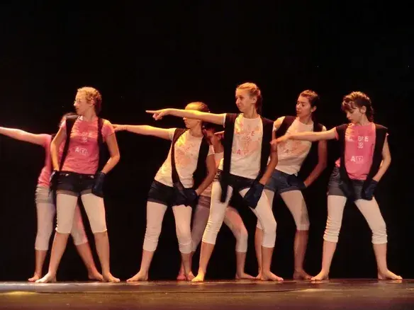 ASJ PRESSE – UN GALA DE DANSE ENTRE TANGO ET MUSIQUE ÉLECTRONIQUE