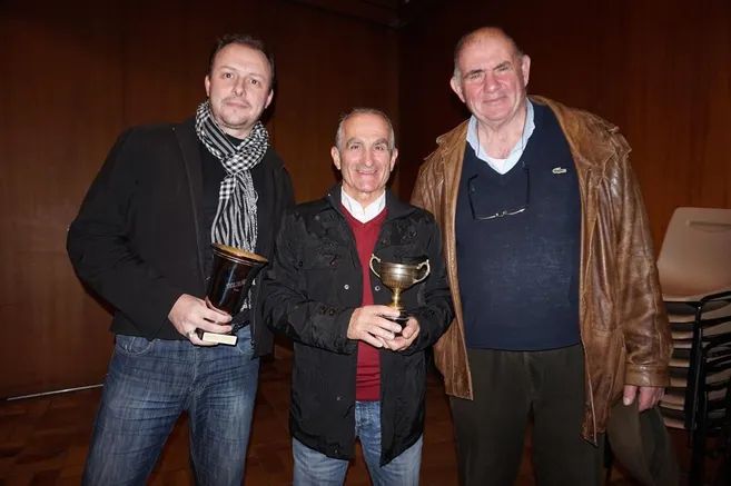 Sébastien Dormeau, Gilles Garnaud et Jacques Vives, ont été récompensés de leurs efforts par le président. © Moulin Olivier