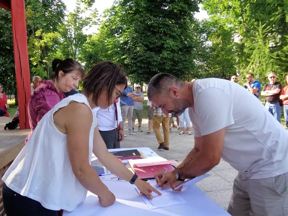 Zdravko Rankic, président du club stéoruellan, est venu percevoir son enveloppe. © Droits réservés