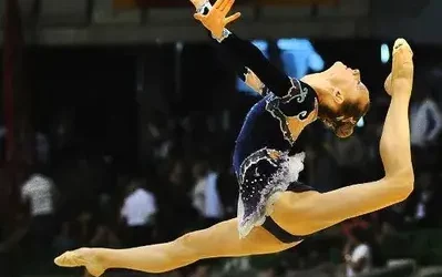 ASJ PRESSE – LOUIS RENO EN ARGENT, AMBRE MAJCHRZAK EN DÉCONFITURE