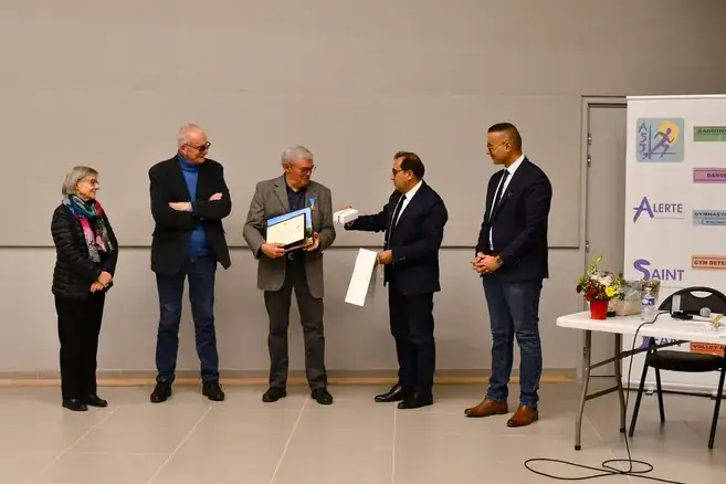 Jean-Marie Leroux a reçu la médaille de bronze de la jeunesse, des sports et de l’engagement associatif.